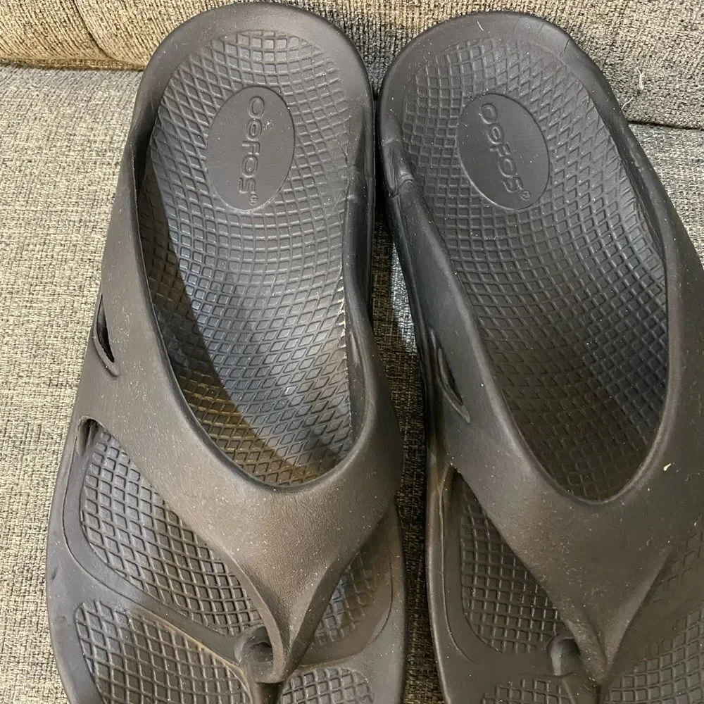 OOFOS OORIGONAL Black Flips FloyDs Sandals Women’s Size 10